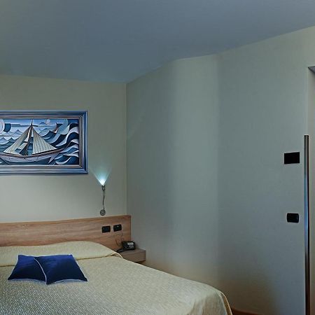 Hotel Savoia Lignano Sabbiadoro Buitenkant foto
