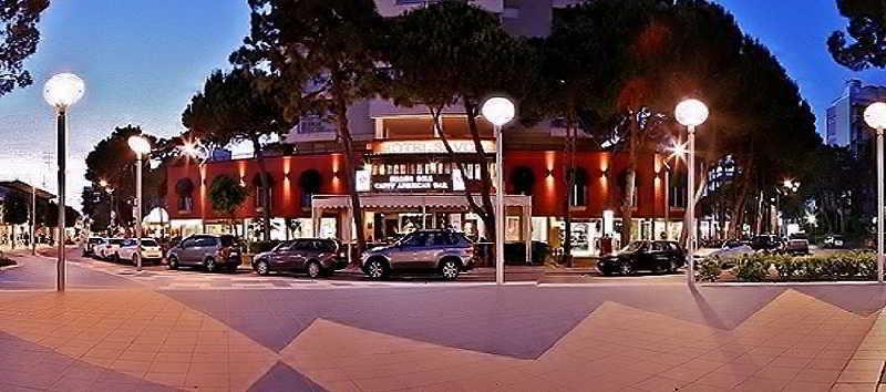 Hotel Savoia Lignano Sabbiadoro Buitenkant foto