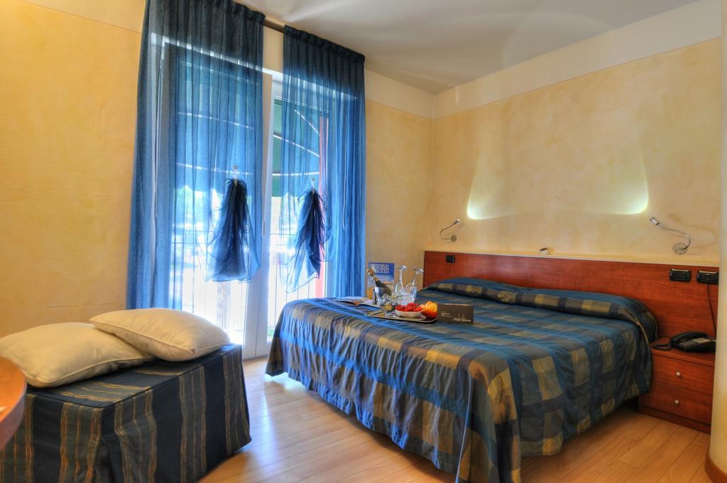 Hotel Savoia Lignano Sabbiadoro Buitenkant foto
