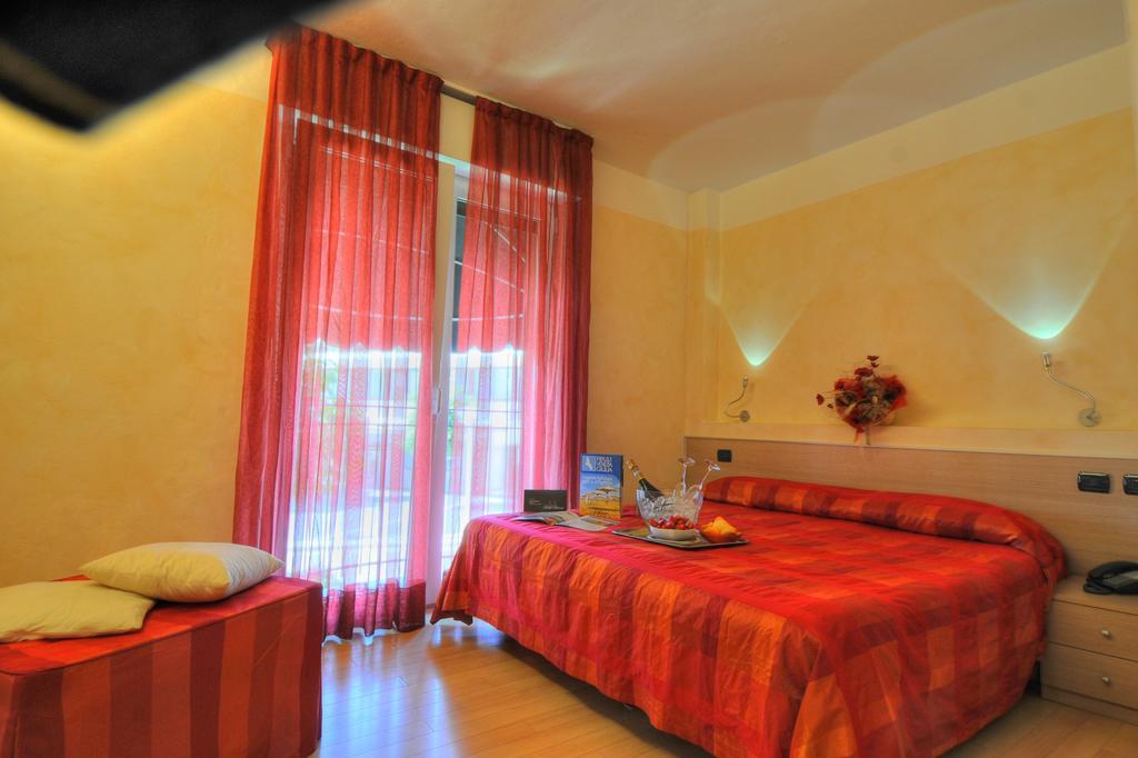 Hotel Savoia Lignano Sabbiadoro Buitenkant foto
