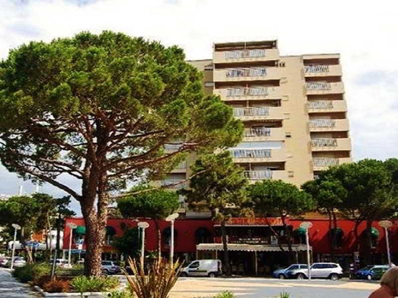 Hotel Savoia Lignano Sabbiadoro Buitenkant foto