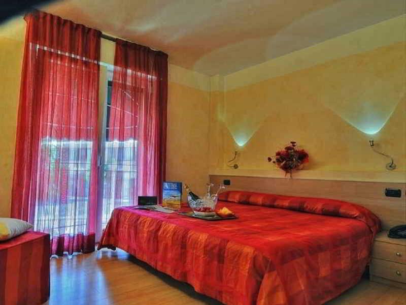 Hotel Savoia Lignano Sabbiadoro Buitenkant foto
