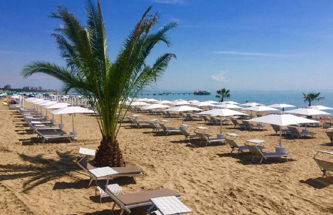 Hotel Savoia Lignano Sabbiadoro Buitenkant foto