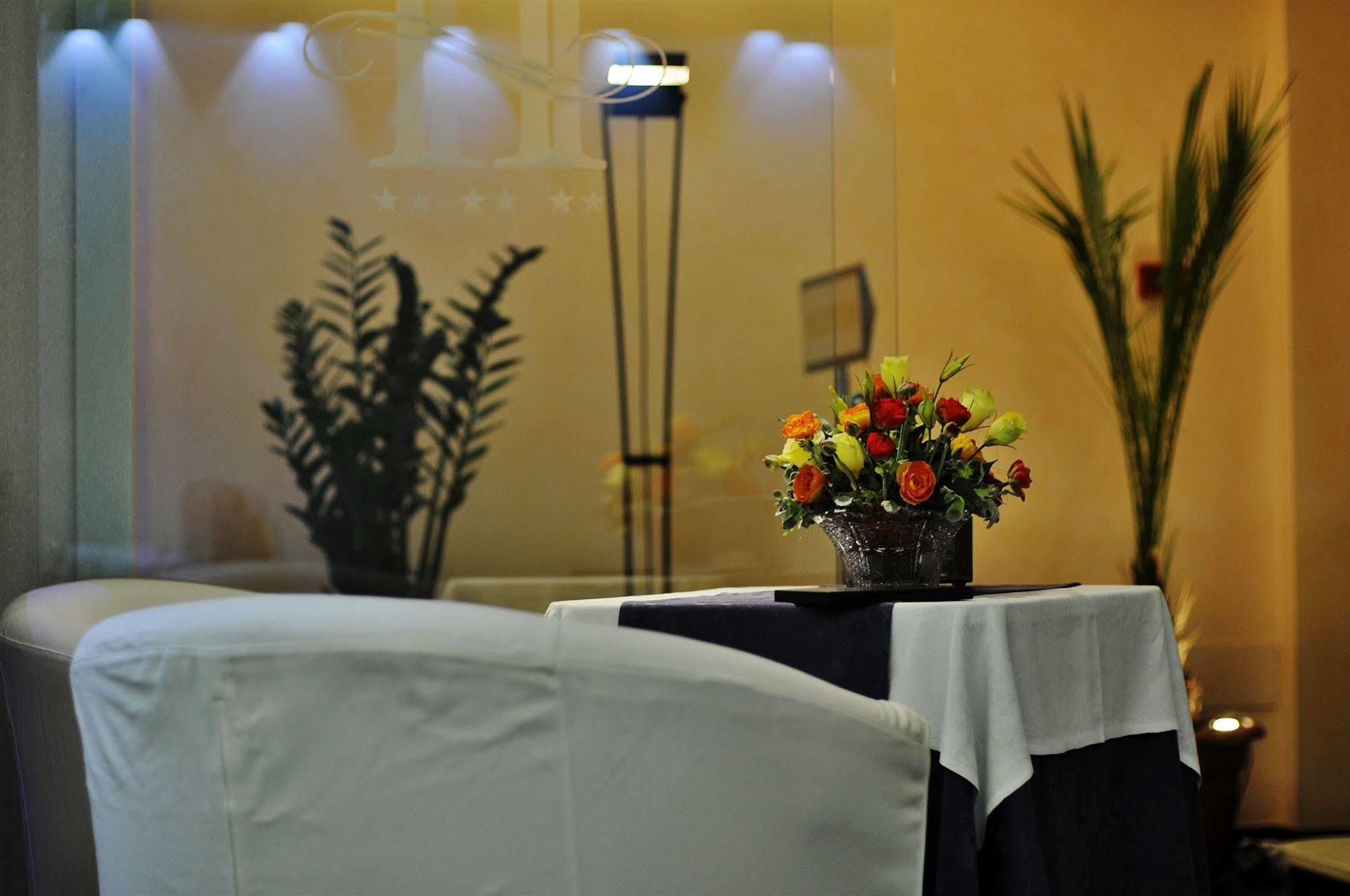 Hotel Savoia Lignano Sabbiadoro Buitenkant foto