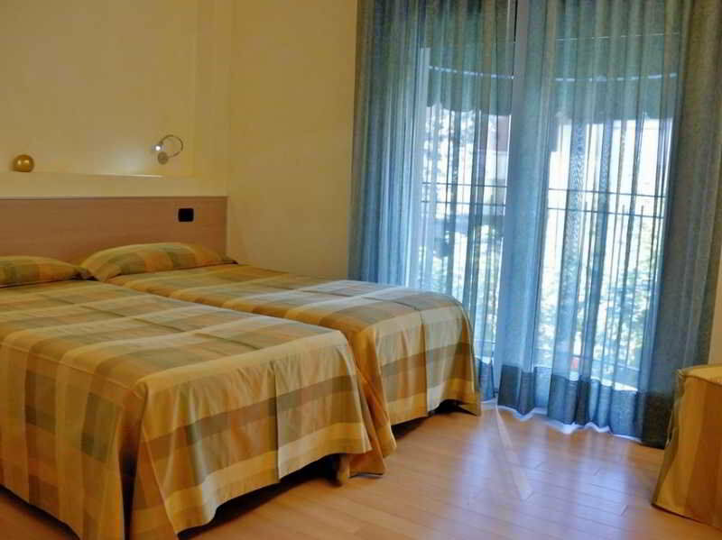 Hotel Savoia Lignano Sabbiadoro Buitenkant foto